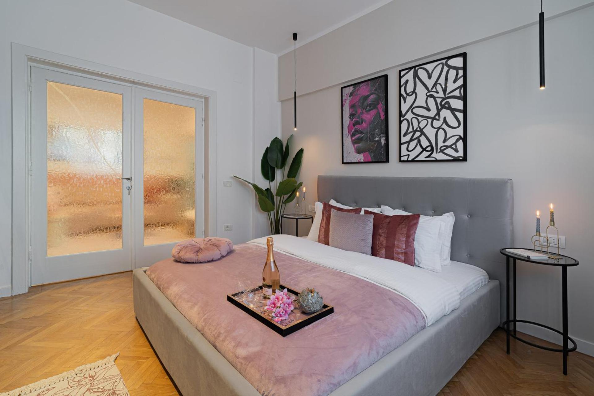 Vibrant & Spacious 3br Lofts On Amzei Square Bucarest