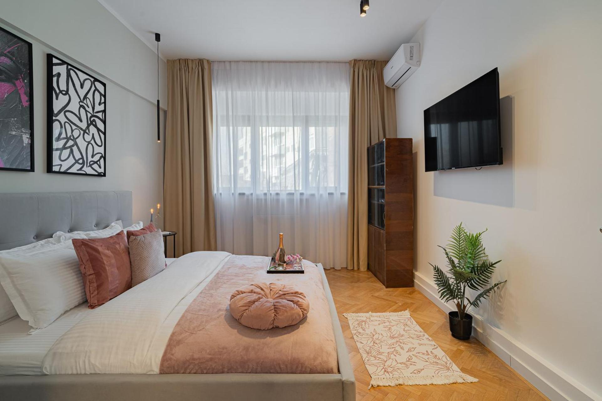 Vibrant & Spacious 3br Lofts On Amzei Square Appartamento Bucarest