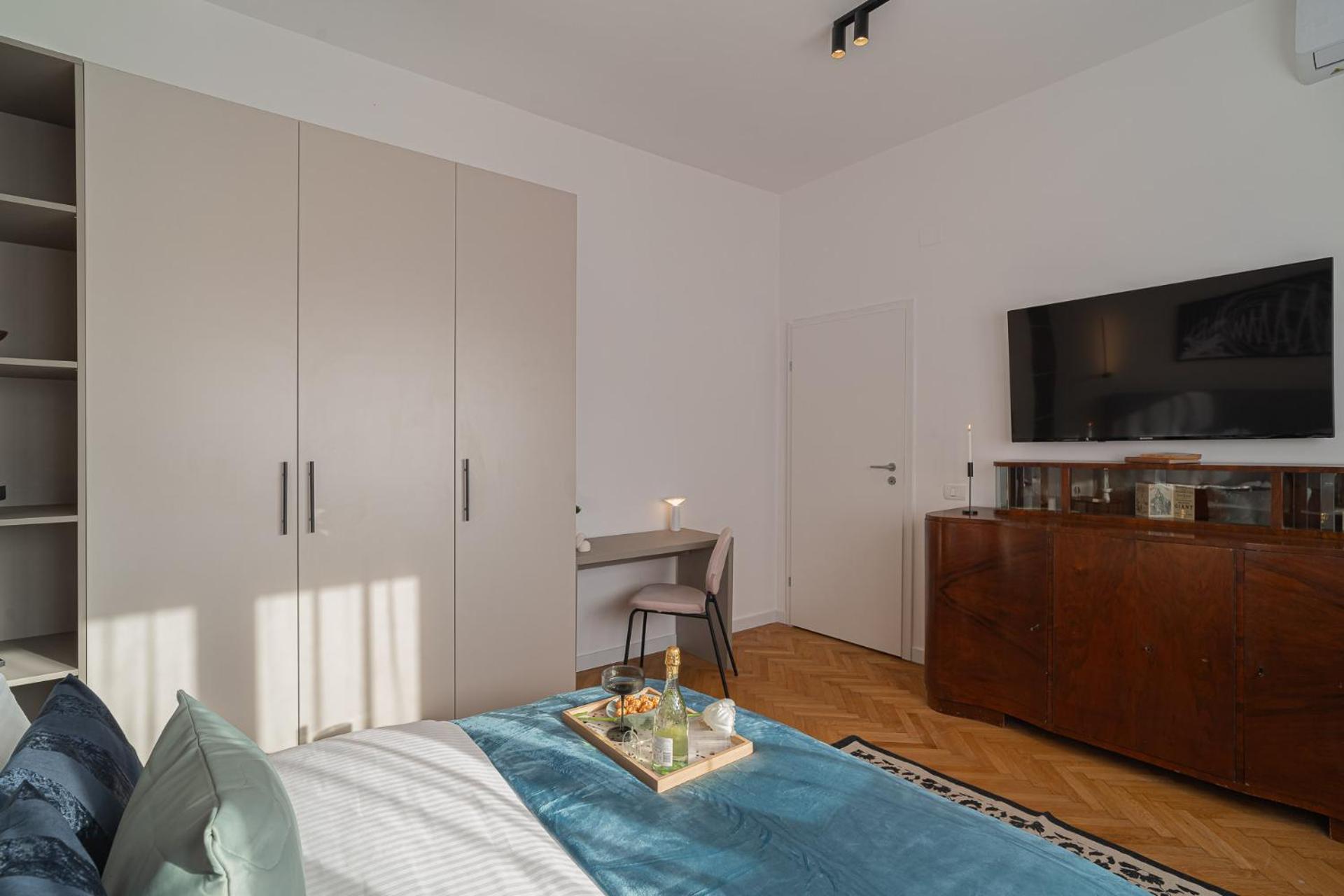 Vibrant & Spacious 3br Lofts On Amzei Square Bucarest